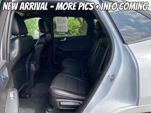 Used 2023 Ford Escape ST-Line Select AWD/4WD image 4