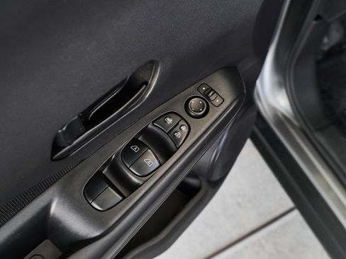 Used 2021 Nissan Kicks S image 17