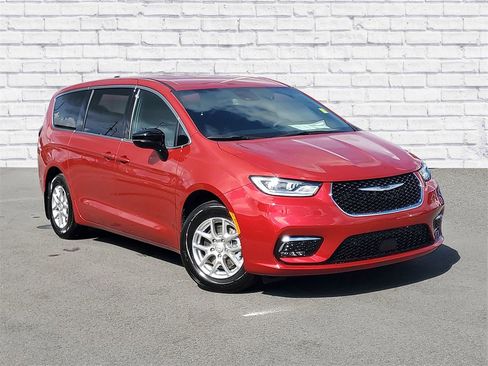 New 2025 Chrysler Pacifica Select image 1