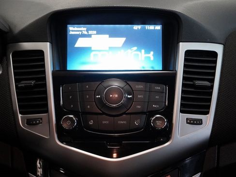 Used 2015 Chevrolet Cruze LT image 19