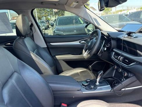 Used 2018 Alfa Romeo Stelvio Sport w/ Quick Order Package 22J Sport AWD/4WD image 6