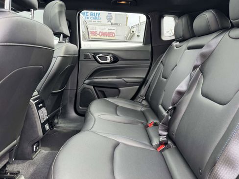 Used 2025 Jeep Compass Limited w/ Sun & Sound Group AWD/4WD image 14
