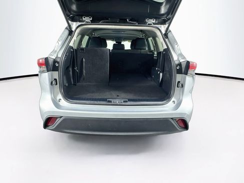 Used 2024 Toyota Highlander LE AWD/4WD image 24