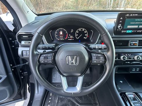 Used 2023 Honda Pilot Touring image 11