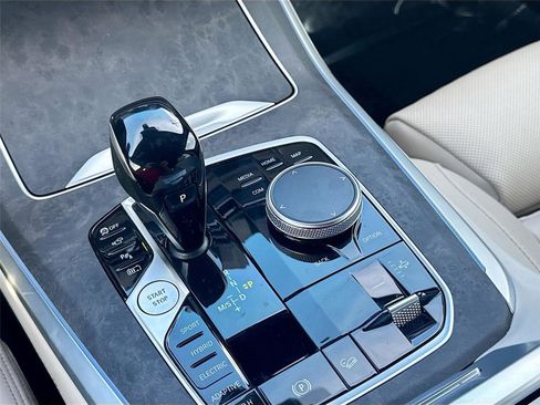 Used 2022 BMW X5 xDrive45e w/ M Sport Package image 17