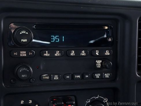 Used 2006 GMC Sierra 2500 SLE w/ Snow Plow Prep Package image 16