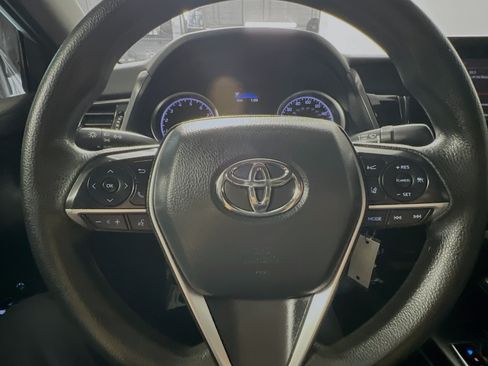 Used 2022 Toyota Camry LE FWD image 18