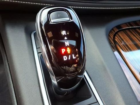 Used 2023 Cadillac Escalade Premium Luxury image 22