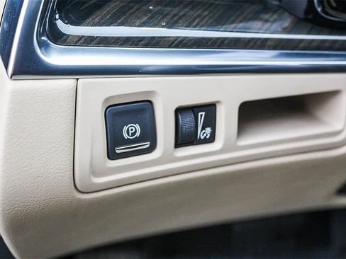 Used 2019 Cadillac XT5 AWD image 32