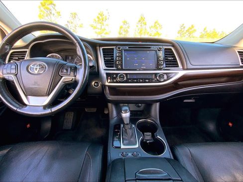 Used 2014 Toyota Highlander Limited Platinum image 14