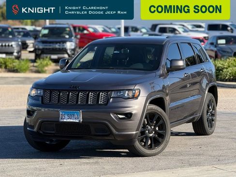 Used 2020 Jeep Grand Cherokee Altitude image 1