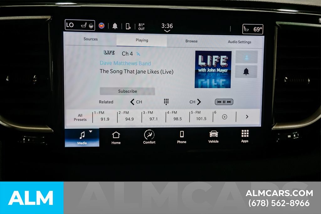 Used 2023 Chrysler Pacifica Touring-L FWD image 37