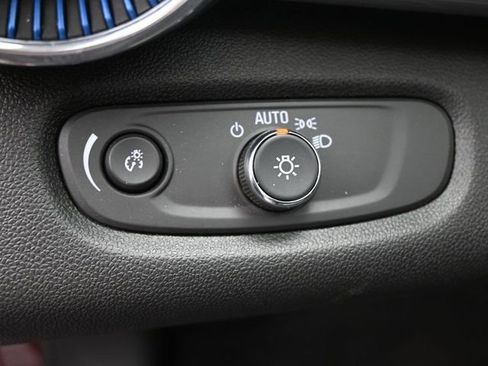 Used 2025 Chevrolet Trax LT image 21