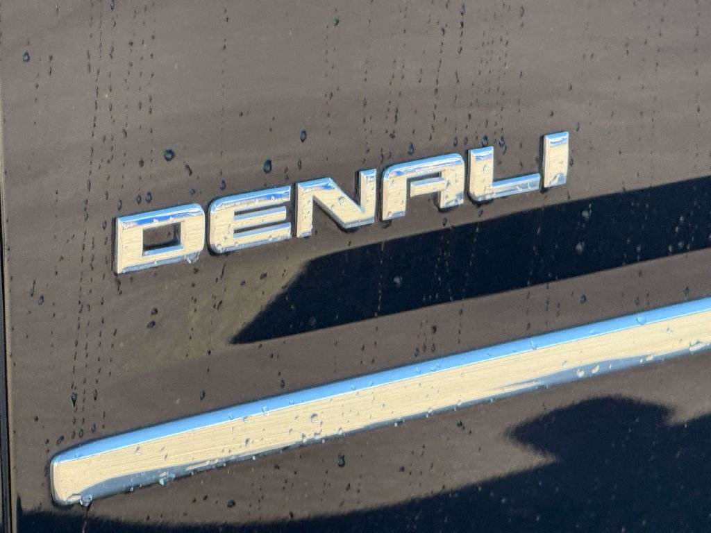 Used 2017 GMC Yukon Denali w/ Open Road Package AWD/4WD image 8