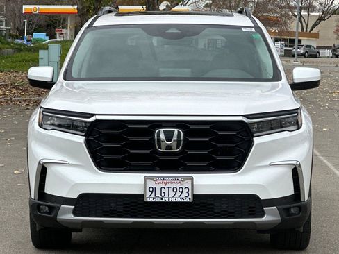 Certified 2024 Honda Pilot Touring image 9