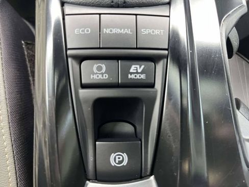 Used 2025 Toyota Camry SE w/ Convenience Package FWD image 30