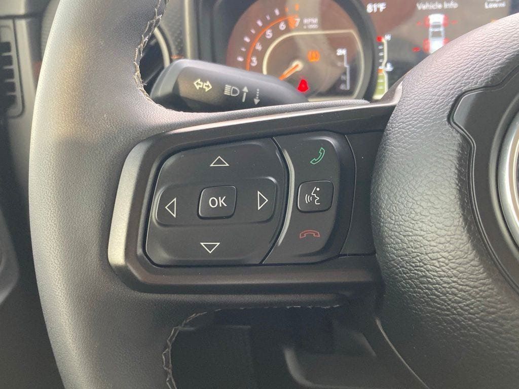 Used 2025 Jeep Gladiator Mojave w/ Convenience Group AWD/4WD image 14