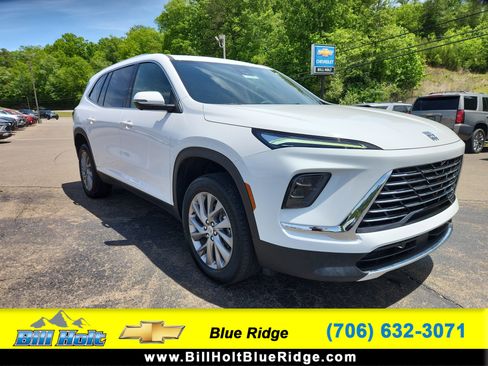 Used 2025 Buick Enclave Preferred FWD image 10