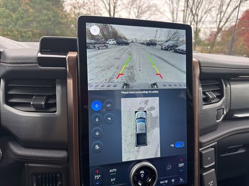 Used 2022 Ford F150 Lightning Lariat image 22