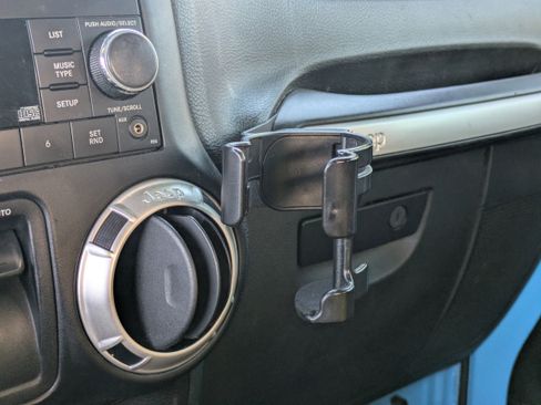 Used 2017 Jeep Wrangler Sahara w/ Connectivity Group image 30