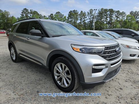 Used 2020 Ford Explorer XLT w/ Equipment Group 202A image 5