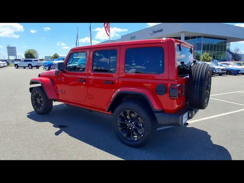 Used 2025 Jeep Wrangler Unlimited Sahara w/ Safety Group AWD/4WD image 6