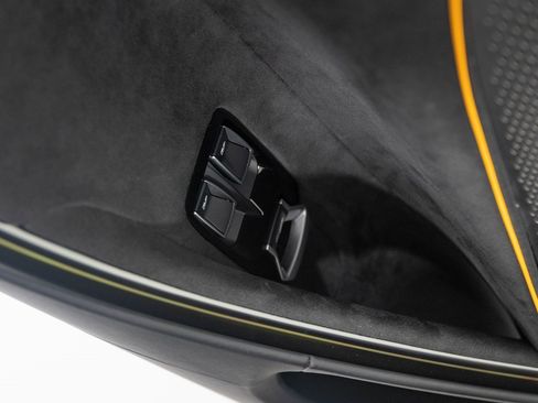 New 2025 McLaren Artura image 13