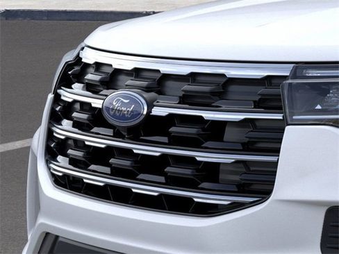 Used 2025 Ford Explorer Active image 17
