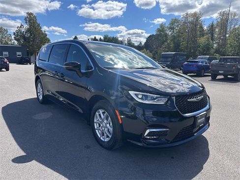 New 2026 Chrysler Pacifica Select image 7