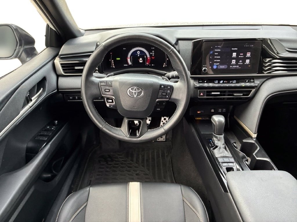 Used 2025 Toyota Camry SE w/ Convenience Package FWD image 14