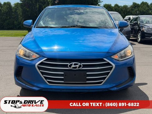 Used 2017 Hyundai Elantra SE FWD image 2