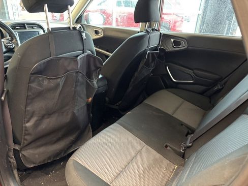 Used 2023 Kia Soul LX w/ LX Technology Package image 18