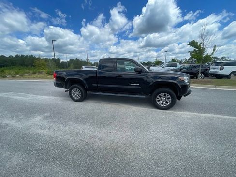 Used 2016 Toyota Tacoma SR5 w/ SR5 Appearance Package (DM) AWD/4WD image 11