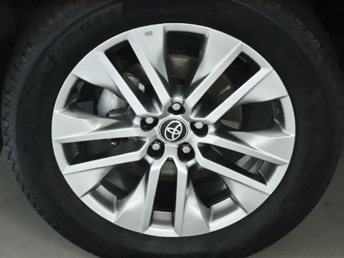 Certified 2023 Toyota RAV4 XLE Premium AWD/4WD image 39