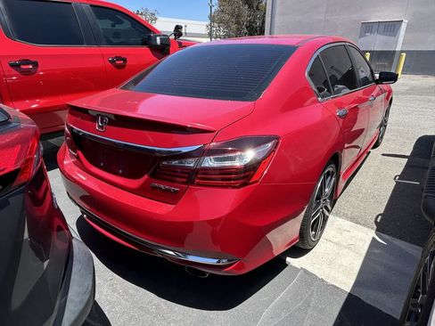 Used 2017 Honda Accord Sport image 5
