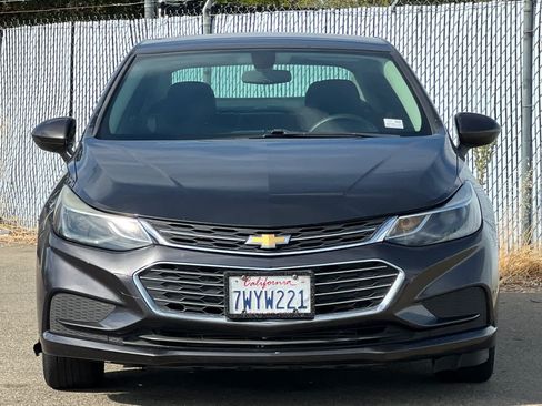 Used 2017 Chevrolet Cruze LT FWD image 8