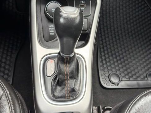 Used 2020 Jeep Compass Latitude w/ Cold Weather Group AWD/4WD image 13