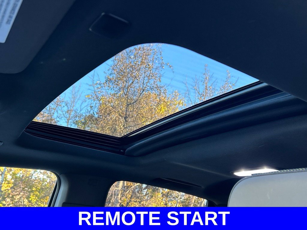 Used 2025 Chevrolet Colorado ZR2 w/ Midnight Edition AWD/4WD image 12