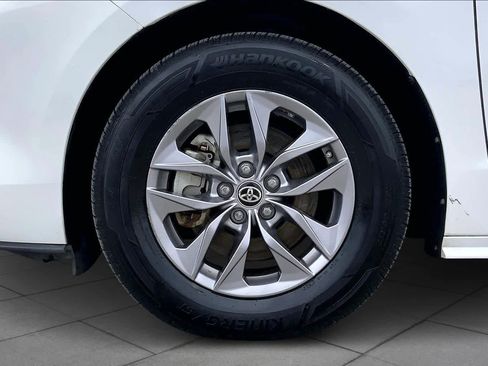 Used 2021 Toyota Sienna LE image 10