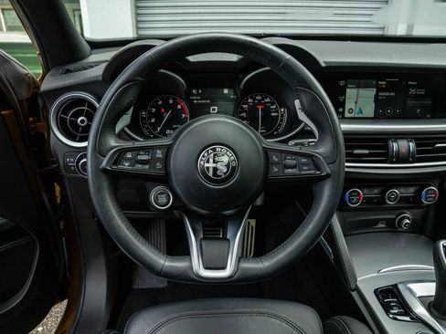 Used 2022 Alfa Romeo Stelvio Veloce image 14