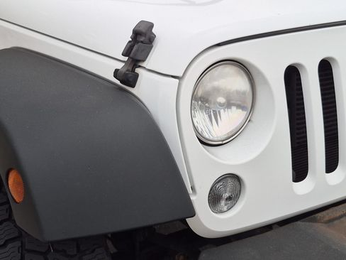 Used 2015 Jeep Wrangler Sport AWD/4WD image 10