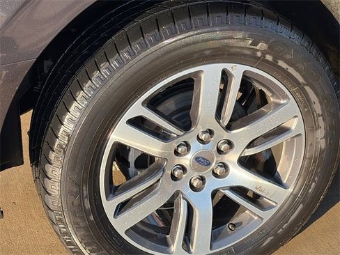 Used 2024 Ford Expedition Limited image 11