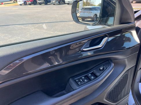 Used 2023 Jeep Grand Cherokee Altitude image 28