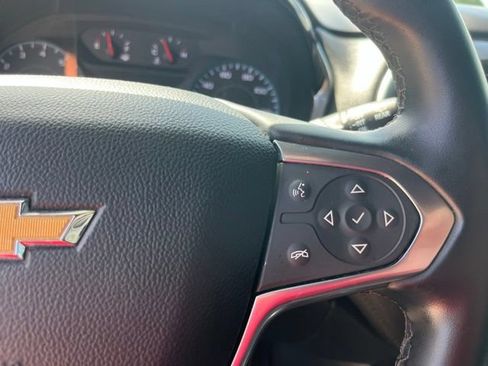 Used 2023 Chevrolet Traverse LT FWD image 18