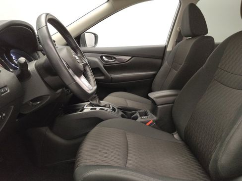 Used 2020 Nissan Rogue SV FWD image 17