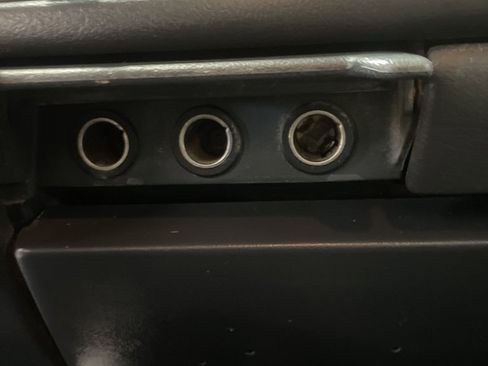 Used 2001 Chevrolet Silverado 3500 4x4 Regular Cab w/ Snow Plow Prep Pkg image 18