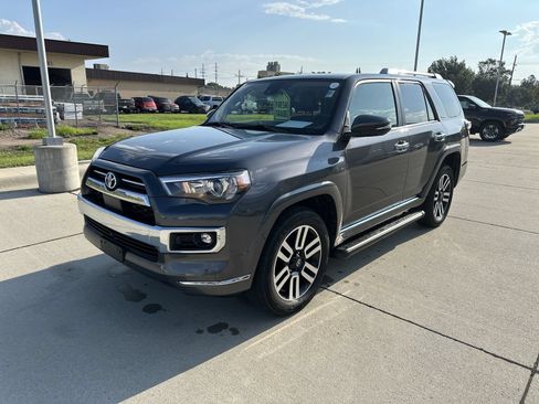 Used 2022 Toyota 4Runner Limited AWD/4WD image 10