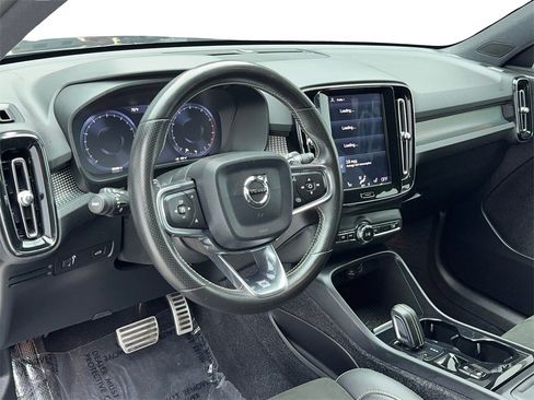 Used 2019 Volvo XC40 T5 R-Design image 14