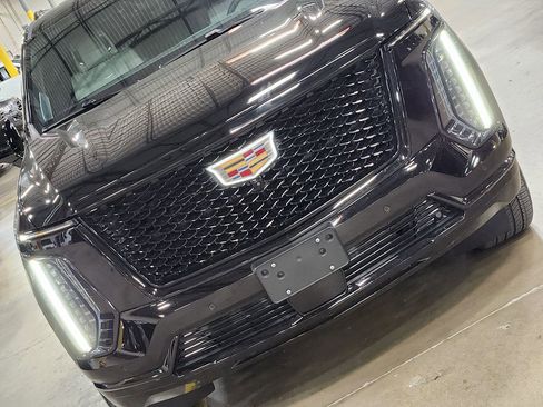 Used 2025 Cadillac Escalade ESV Sport Platinum image 19