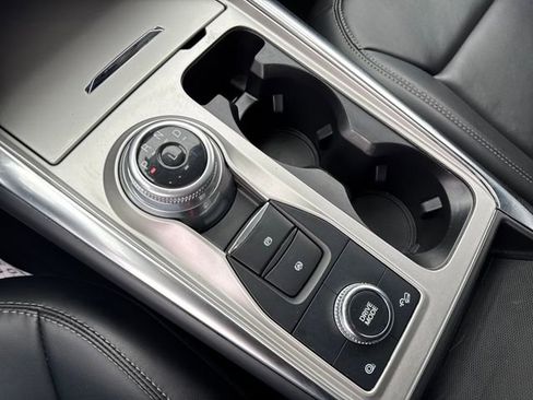 Used 2022 Ford Explorer XLT w/ Equipment Group 202A image 21